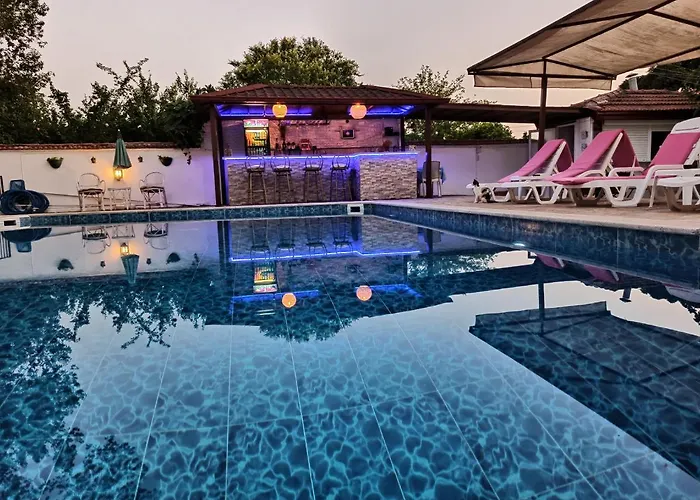 Isil Apartmanhotel 4*